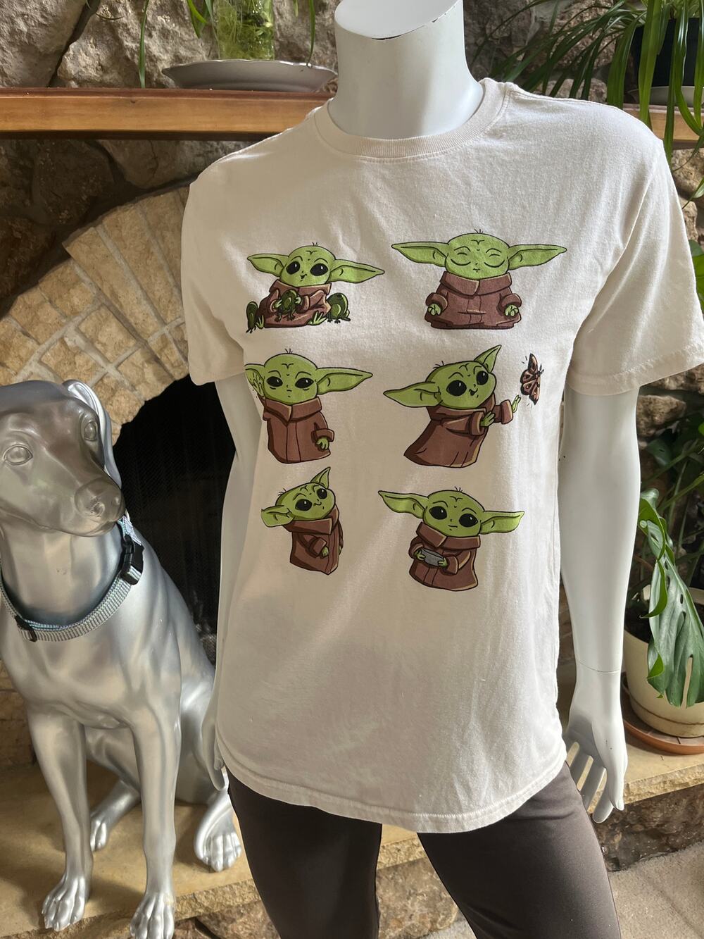 Star Wars Cream Grogu Short Sleeve Shirt Women's Size Medium